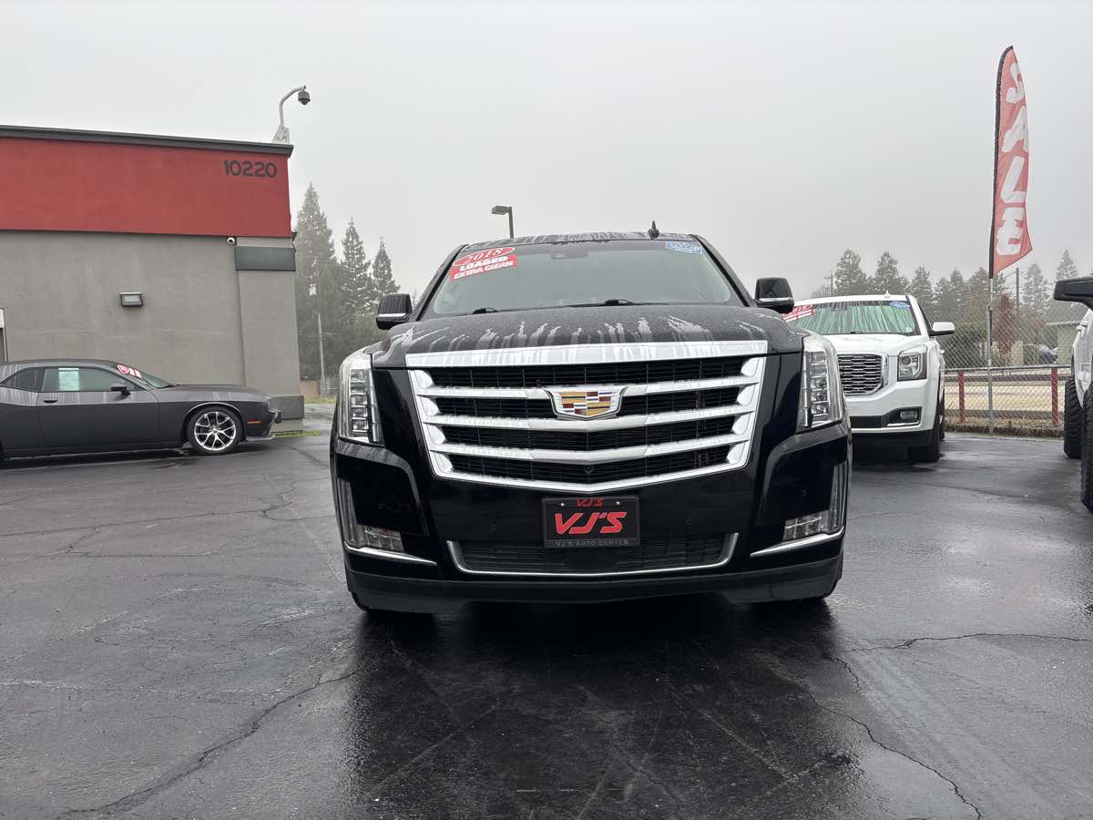 2018 Cadillac Escalade Premium Luxury photo 2