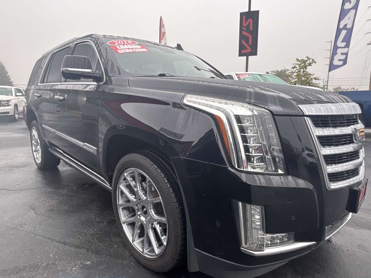 2018 Cadillac Escalade Premium Luxury photo 3
