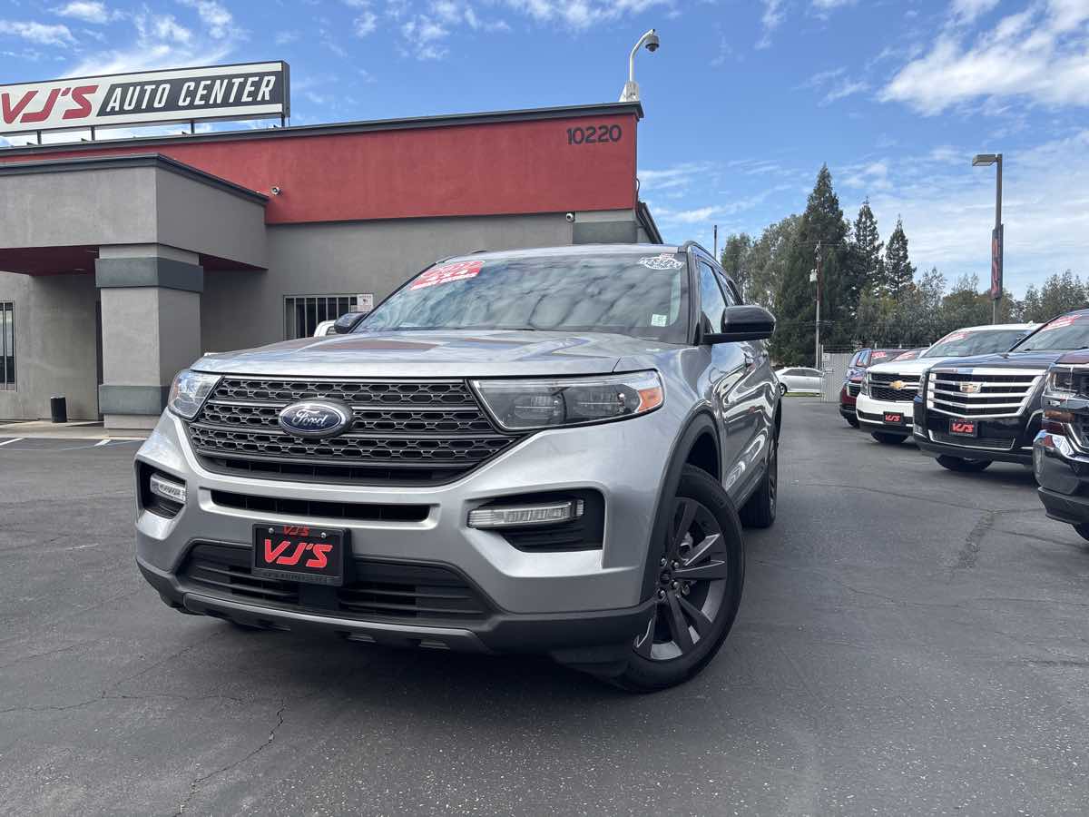 2022 Ford Explorer XLT 4WD's photo