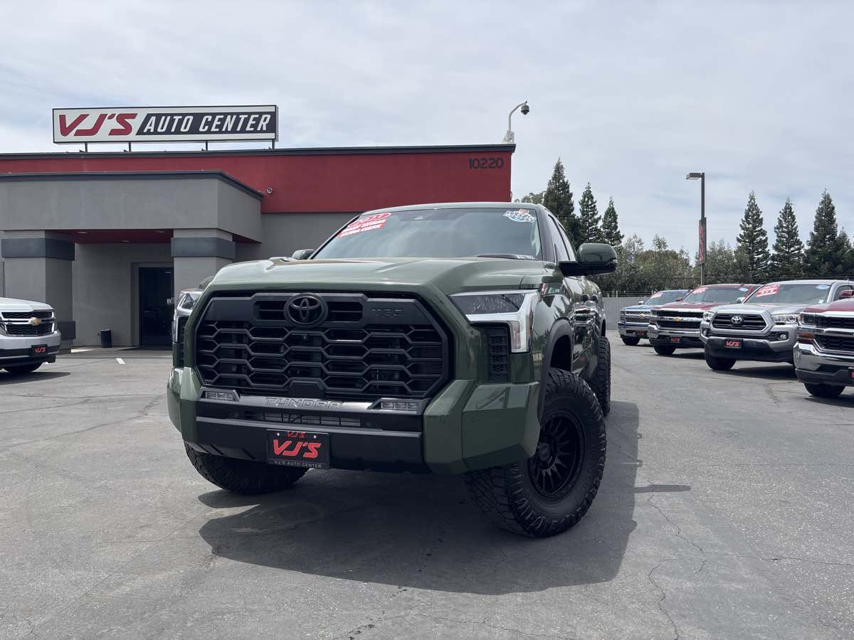 2023 Toyota Tundra Limited Hybrid 4WD CrewMax 5.5' Bed's photo