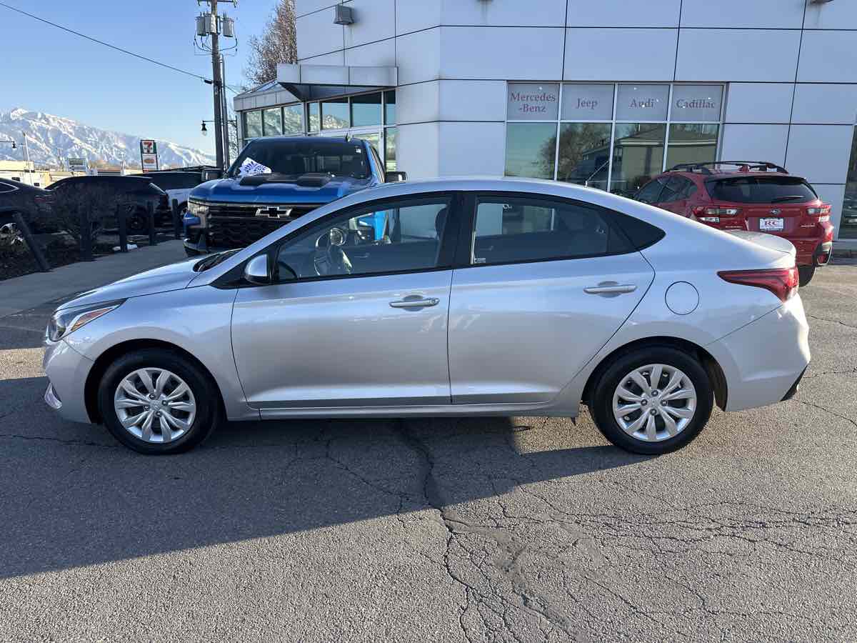 2021 Hyundai Accent SE photo 2