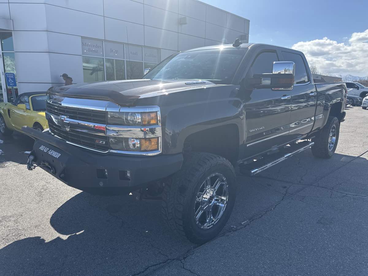 2016 Chevrolet Silverado 3500HD LTZ photo 2