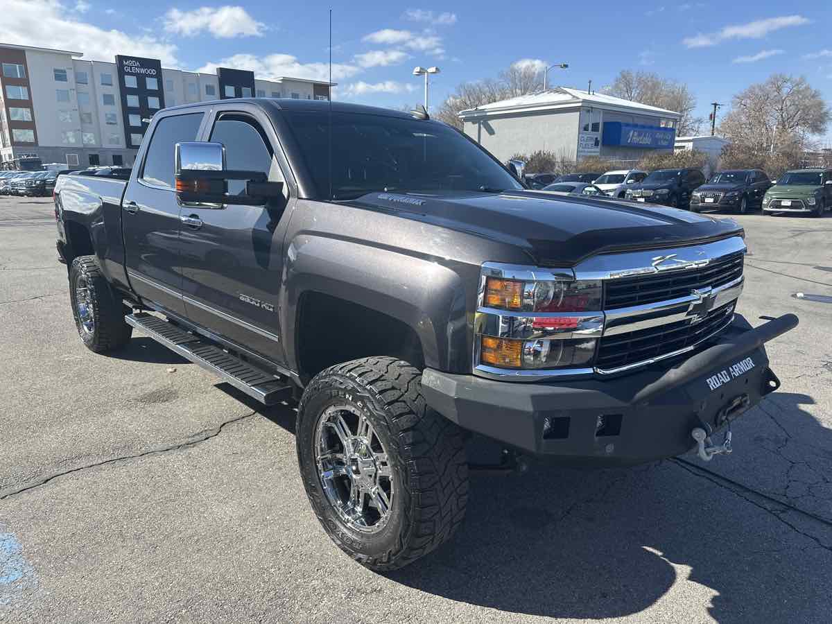 2016 Chevrolet Silverado 3500HD LTZ photo 4