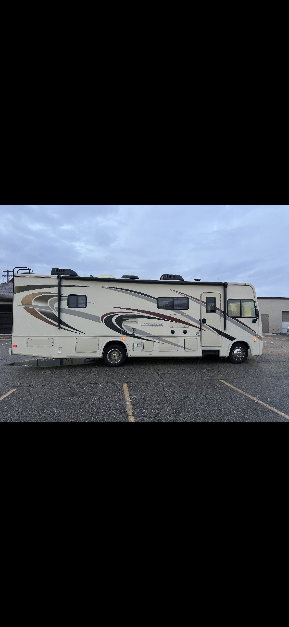 2018 Ford F-53 - Photo 2