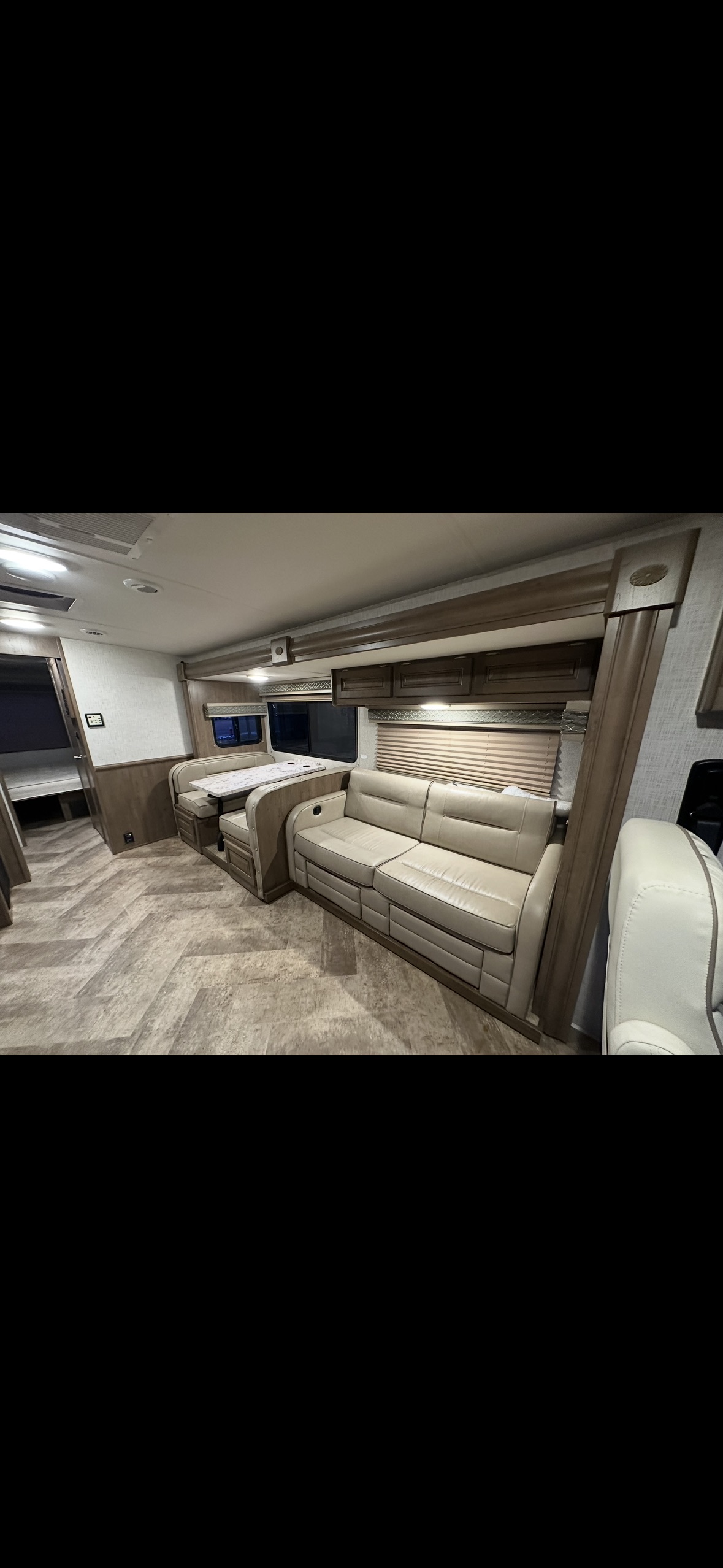 2018 Ford F-53 - Photo 16