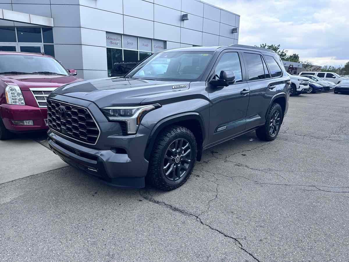 2024 Toyota Sequoia Platinum photo 2