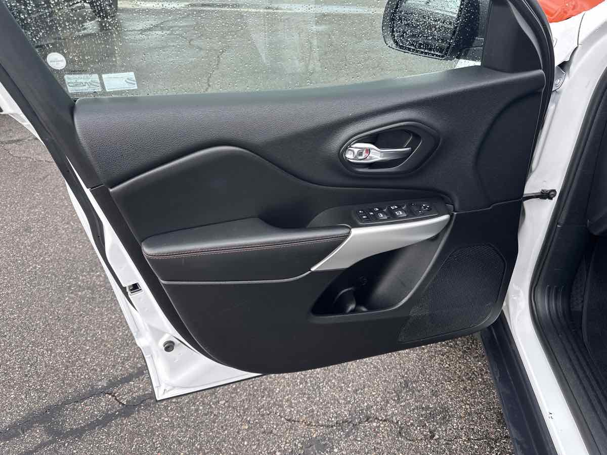 2018 Jeep Cherokee Trailhawk - Photo 12