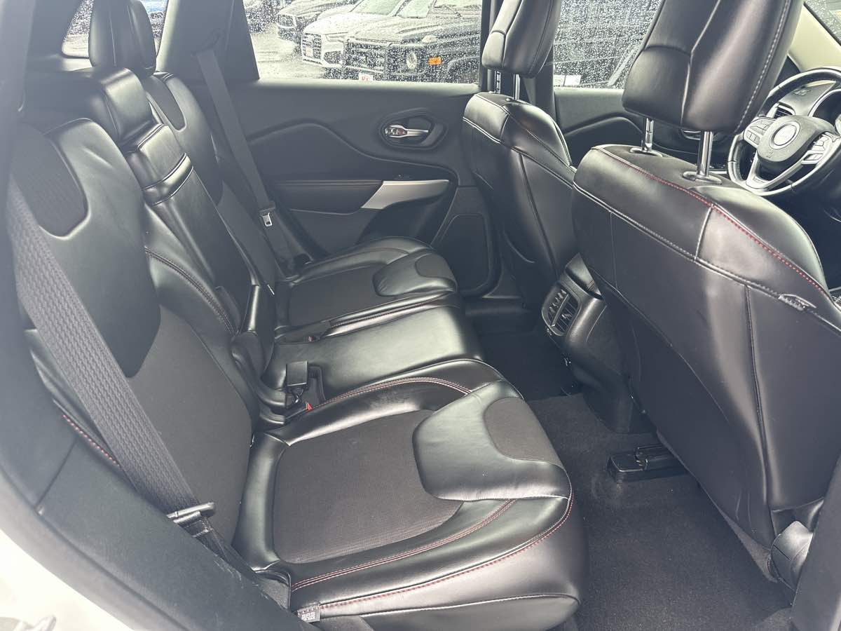 2018 Jeep Cherokee Trailhawk - Photo 18