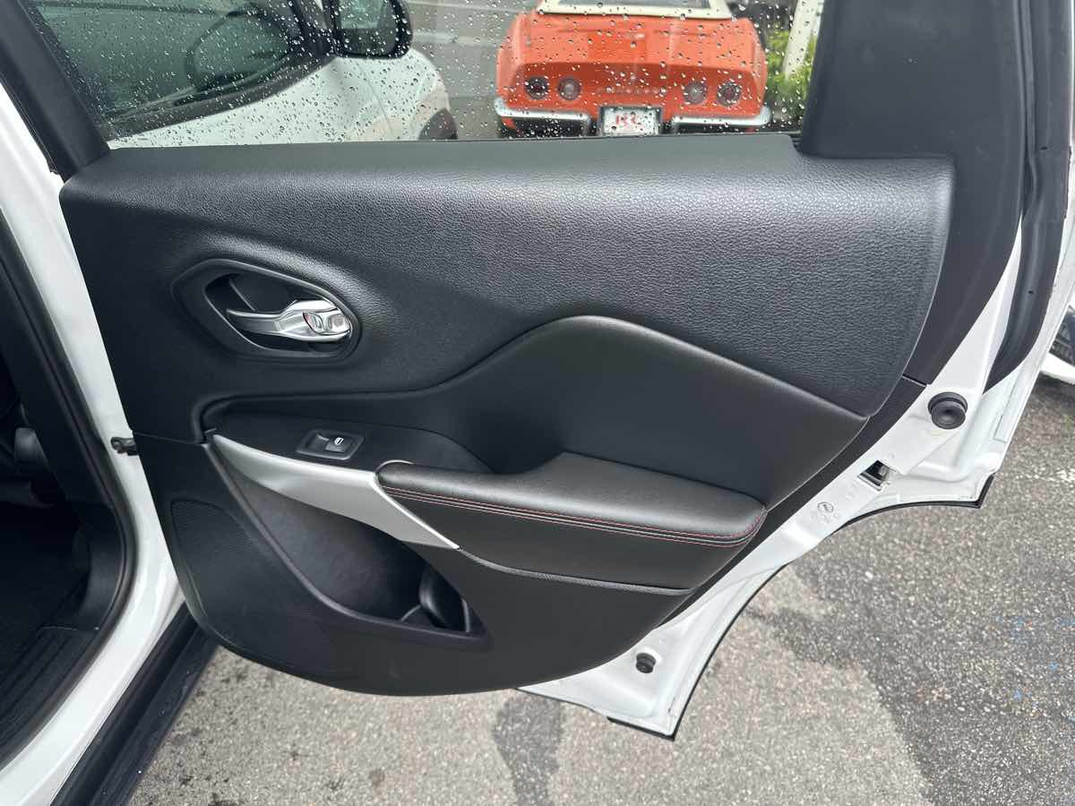 2018 Jeep Cherokee Trailhawk - Photo 19