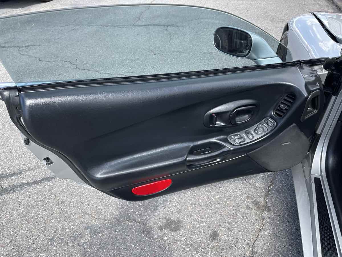 2004 Chevrolet Corvette Base - Photo 11