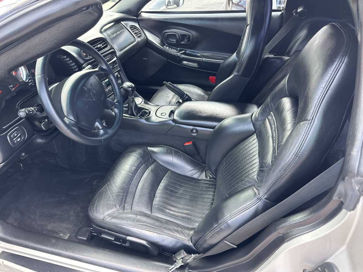 2004 Chevrolet Corvette Base - Photo 12