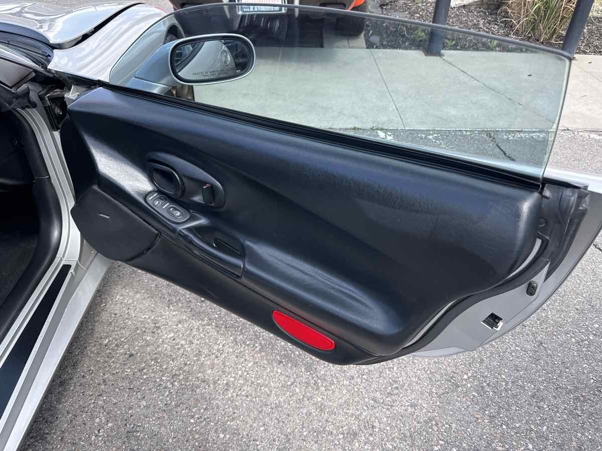 2004 Chevrolet Corvette Base - Photo 15