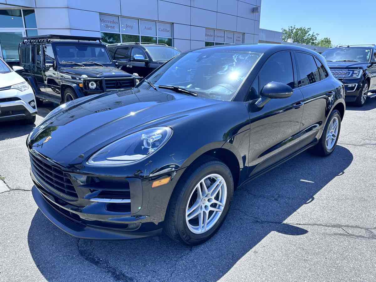 2021 Porsche Macan Base photo 2