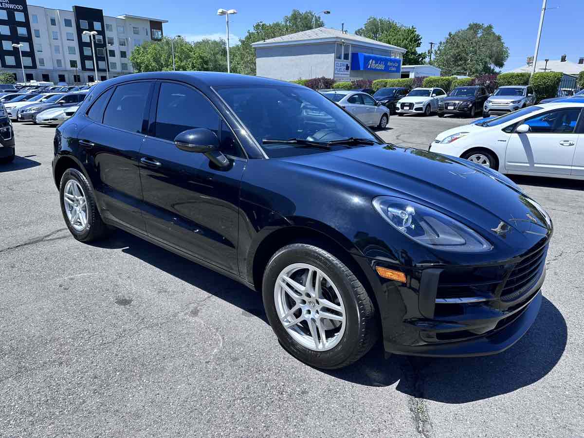 2021 Porsche Macan Base photo 4