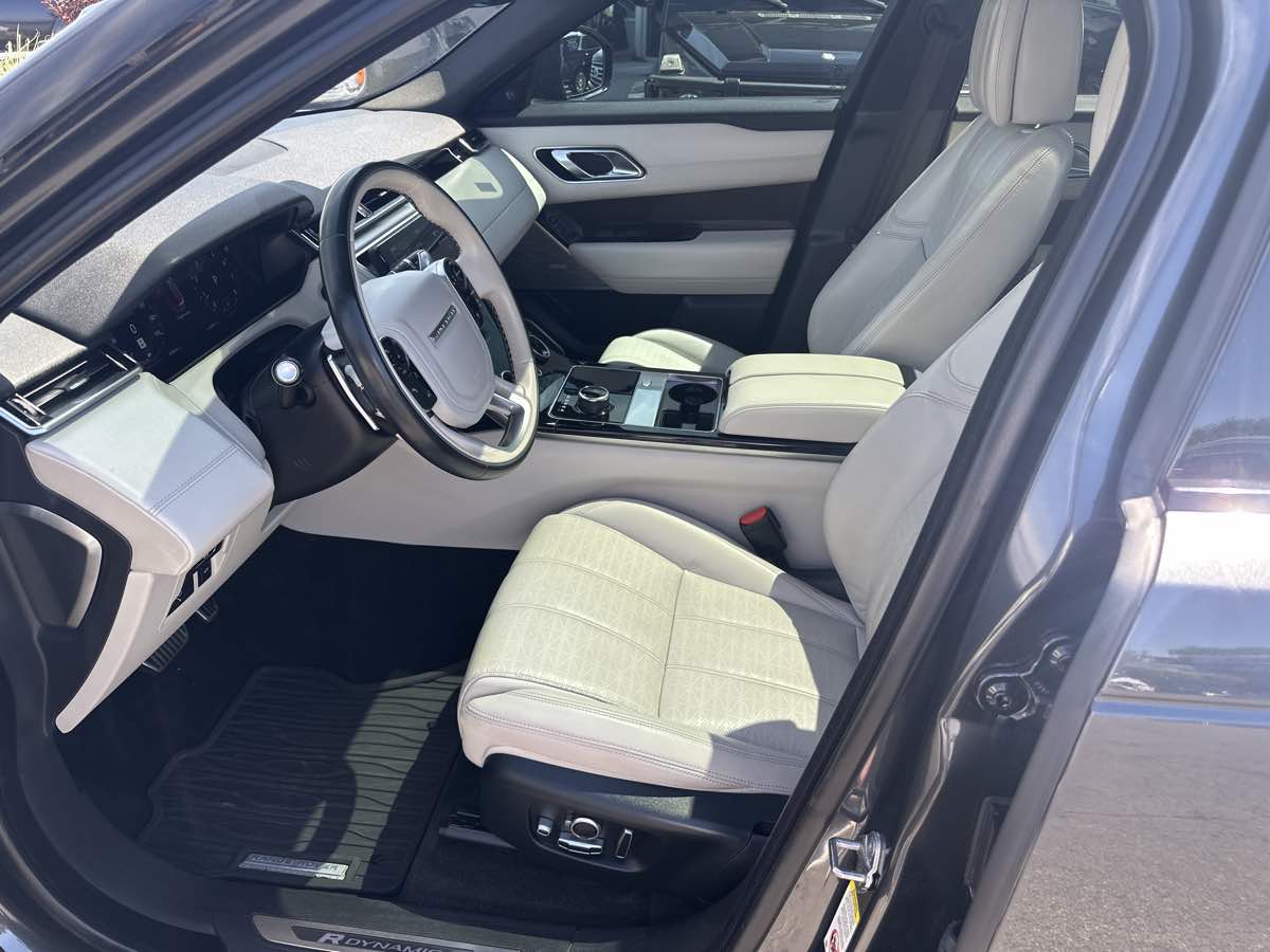 2018 Land Rover Range Rover Velar R-Dynamic HSE photo 12