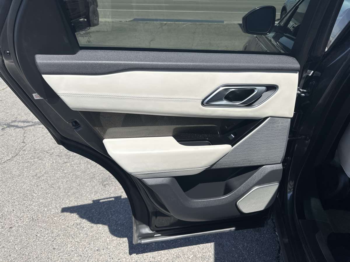 2018 Land Rover Range Rover Velar R-Dynamic HSE photo 13