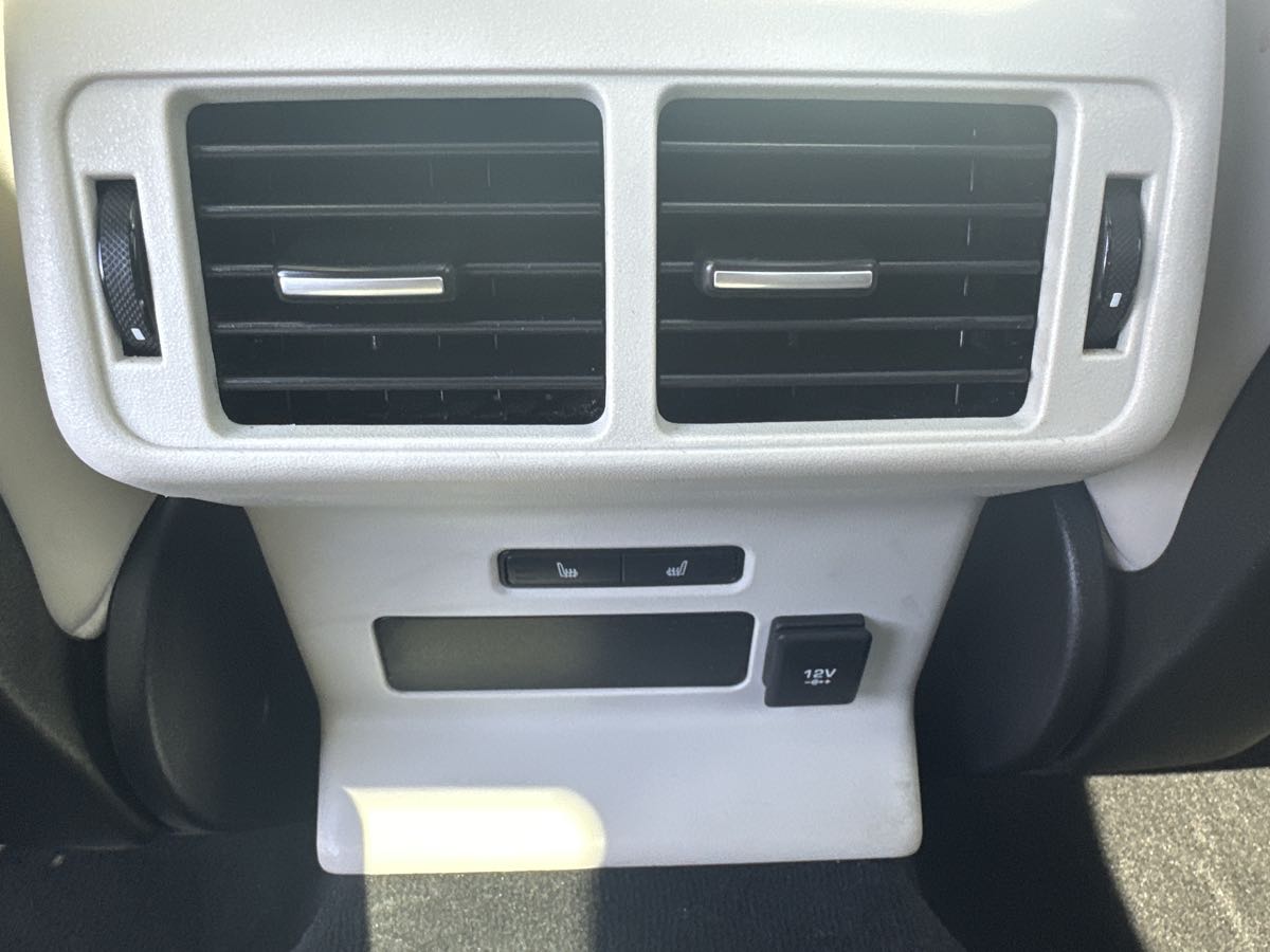 2018 Land Rover Range Rover Velar R-Dynamic HSE photo 15