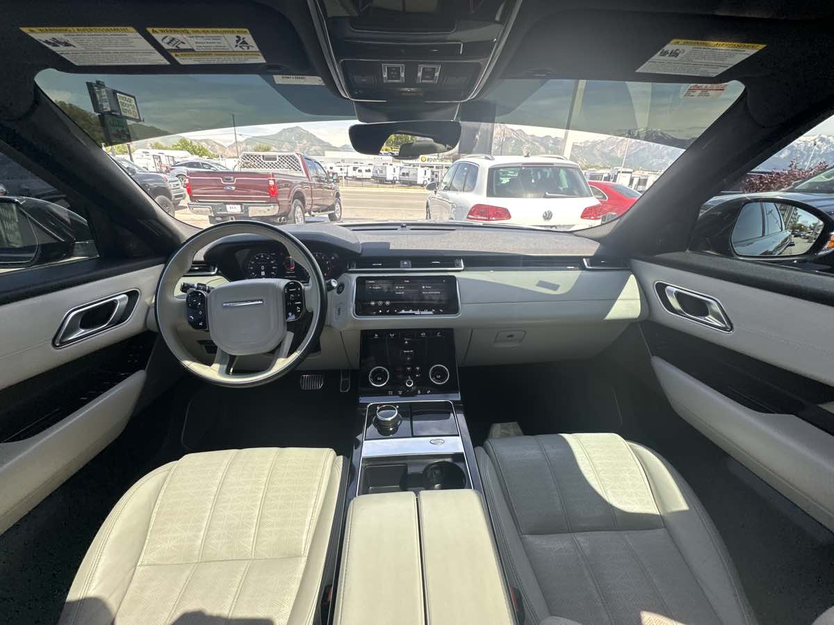 2018 Land Rover Range Rover Velar R-Dynamic HSE photo 16