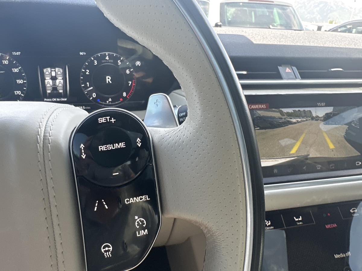 2018 Land Rover Range Rover Velar R-Dynamic HSE photo 30