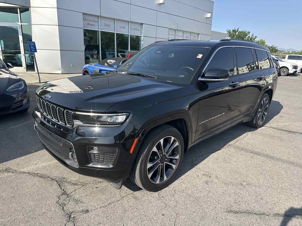 2021 Jeep Grand Cherokee Overland photo 2