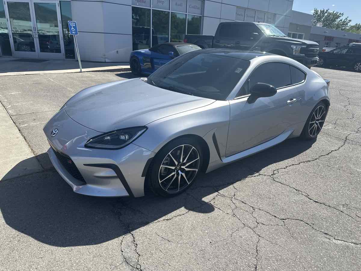 2023 Toyota GR86 Base photo 2