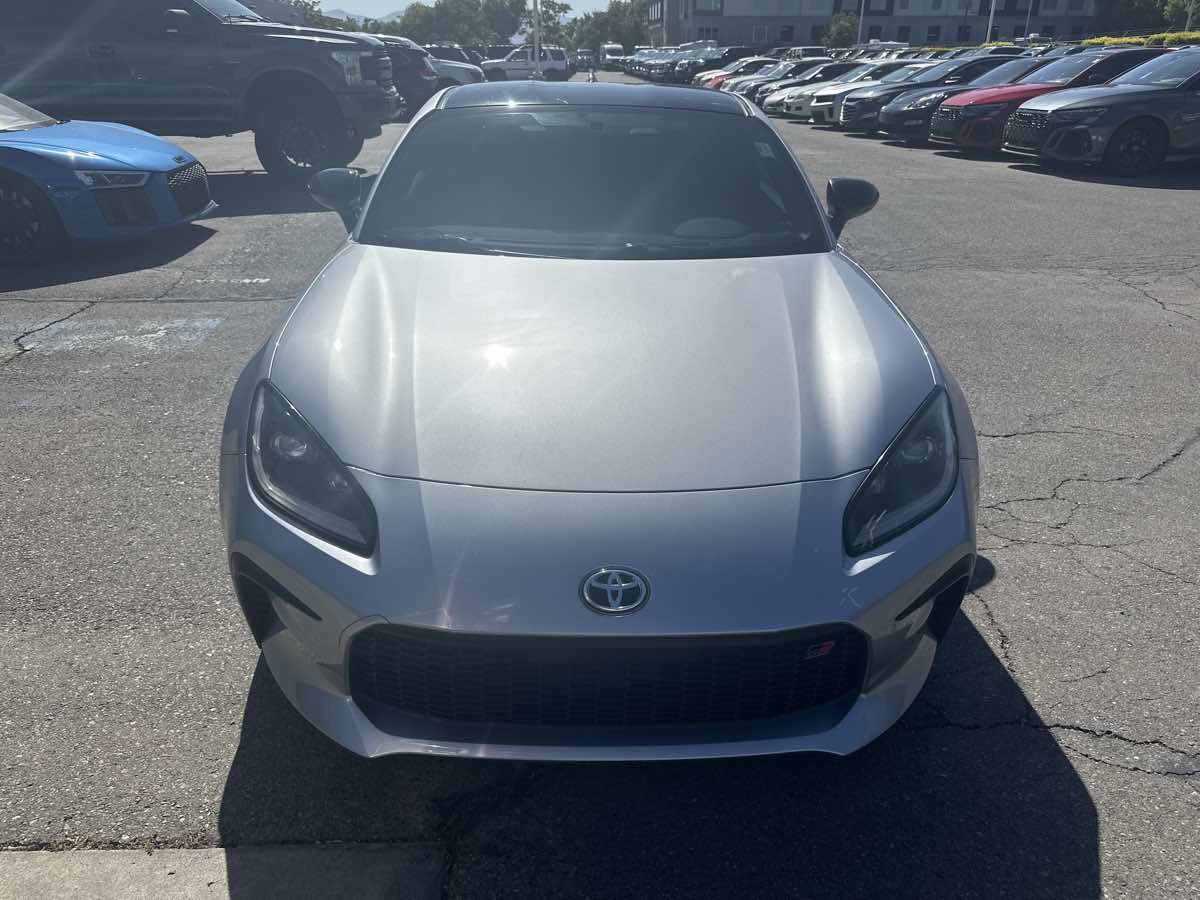 2023 Toyota GR86 Base photo 3