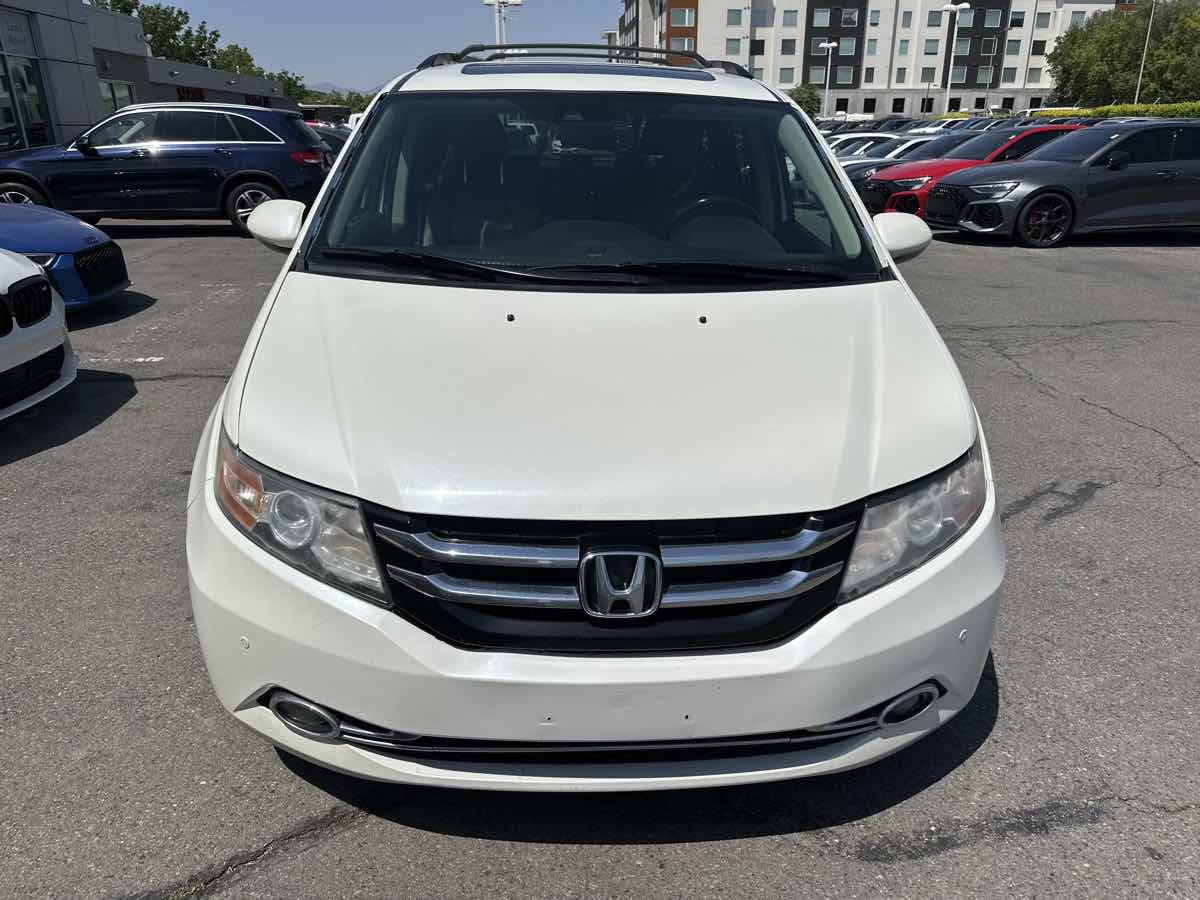 2015 Honda Odyssey Touring Elite photo 3