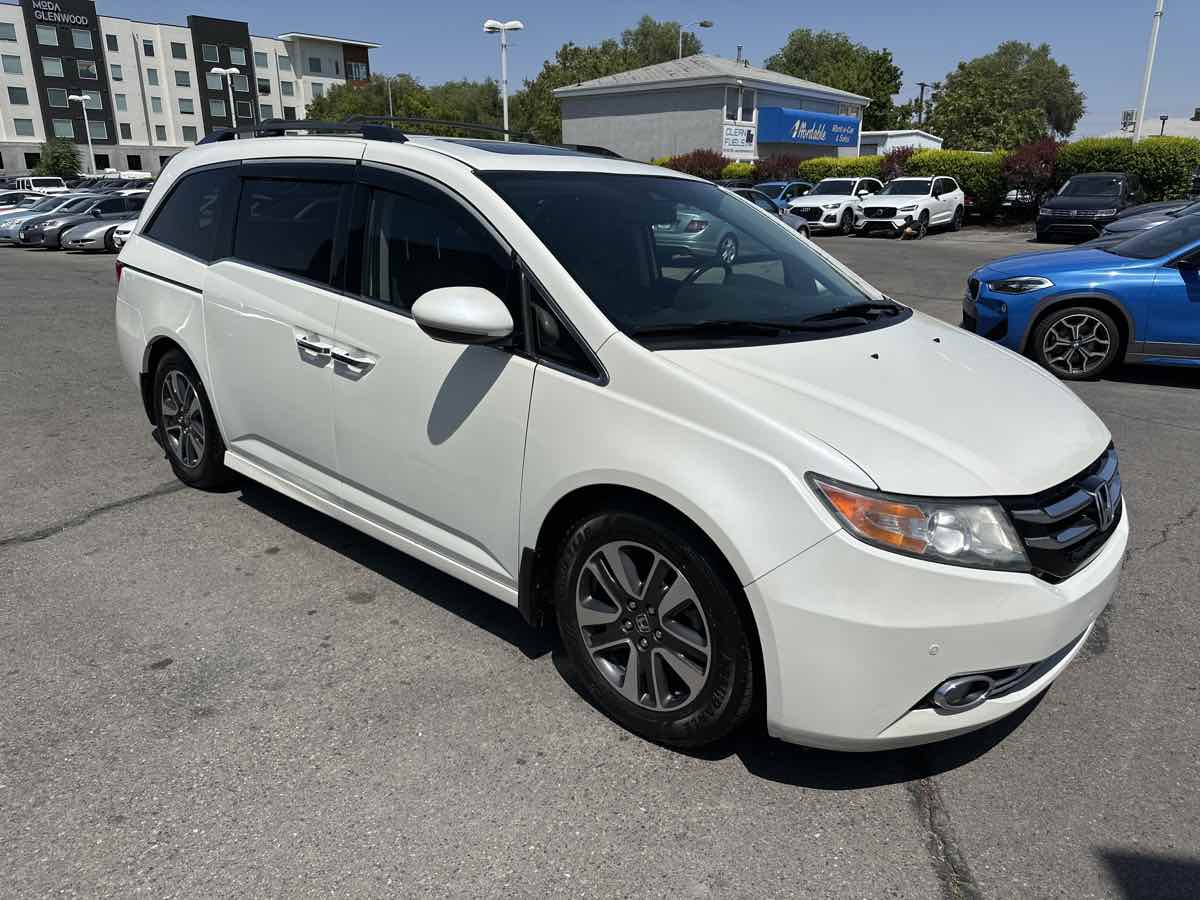 2015 Honda Odyssey Touring Elite photo 4
