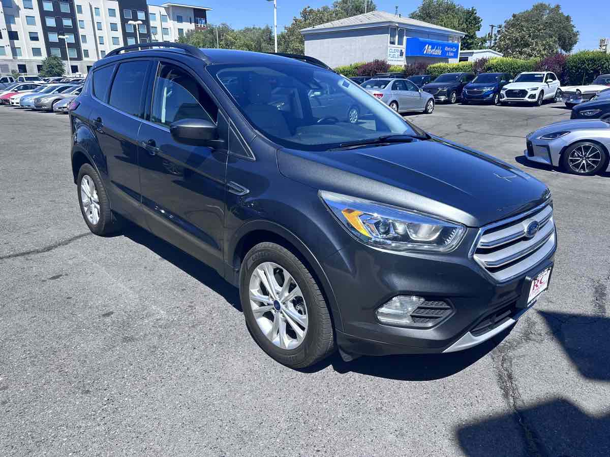 2019 Ford Escape SEL photo 4