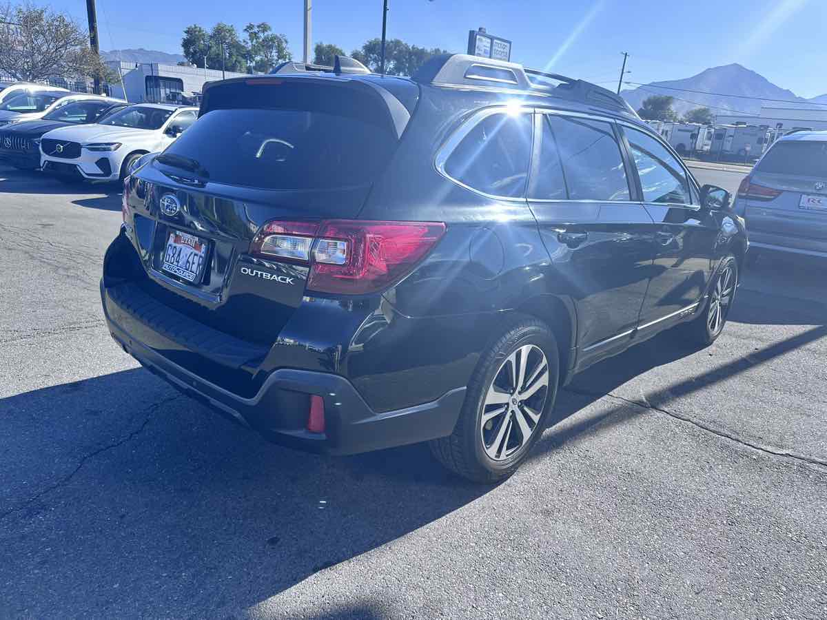 2018 Subaru Outback Limited photo 2