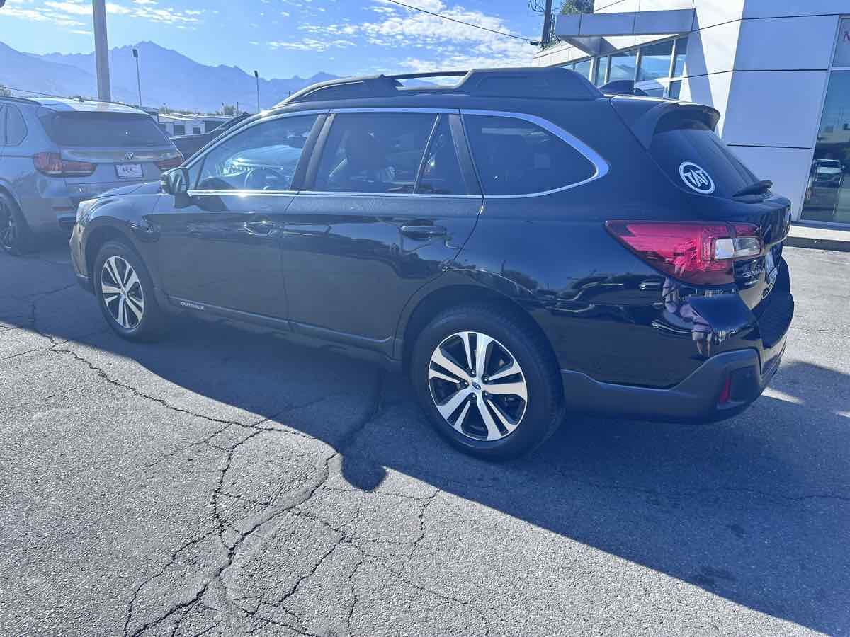 2018 Subaru Outback Limited photo 3