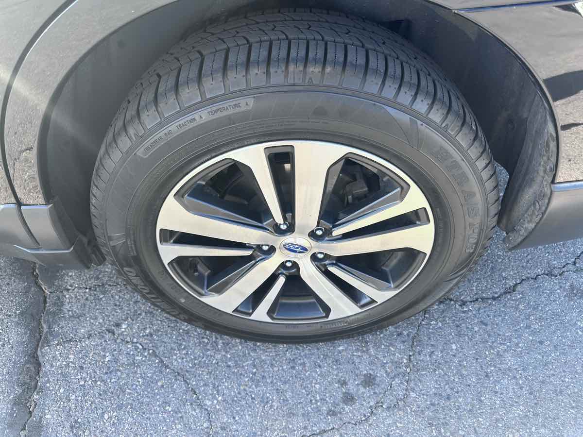 2018 Subaru Outback Limited photo 4