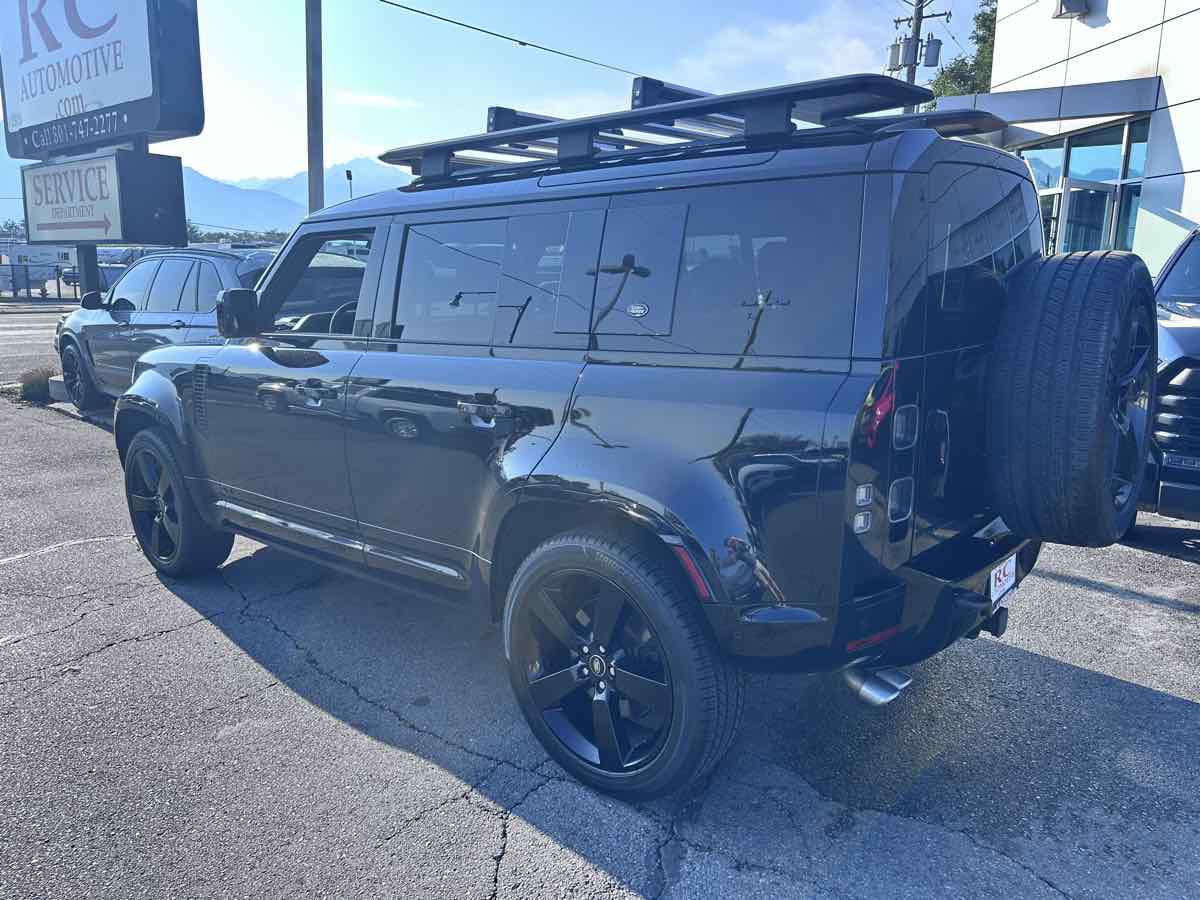 2022 Land Rover Defender V8 photo 2