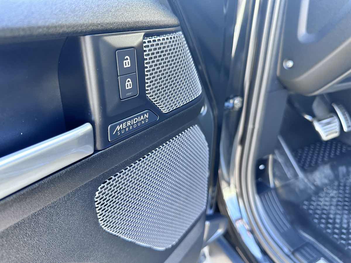 2022 Land Rover Defender V8 photo 6