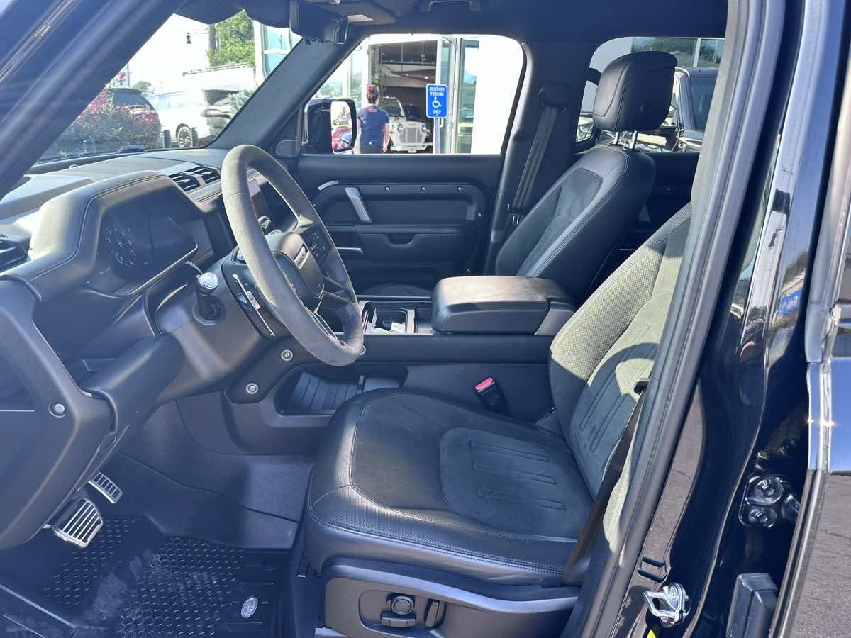 2022 Land Rover Defender V8 photo 7