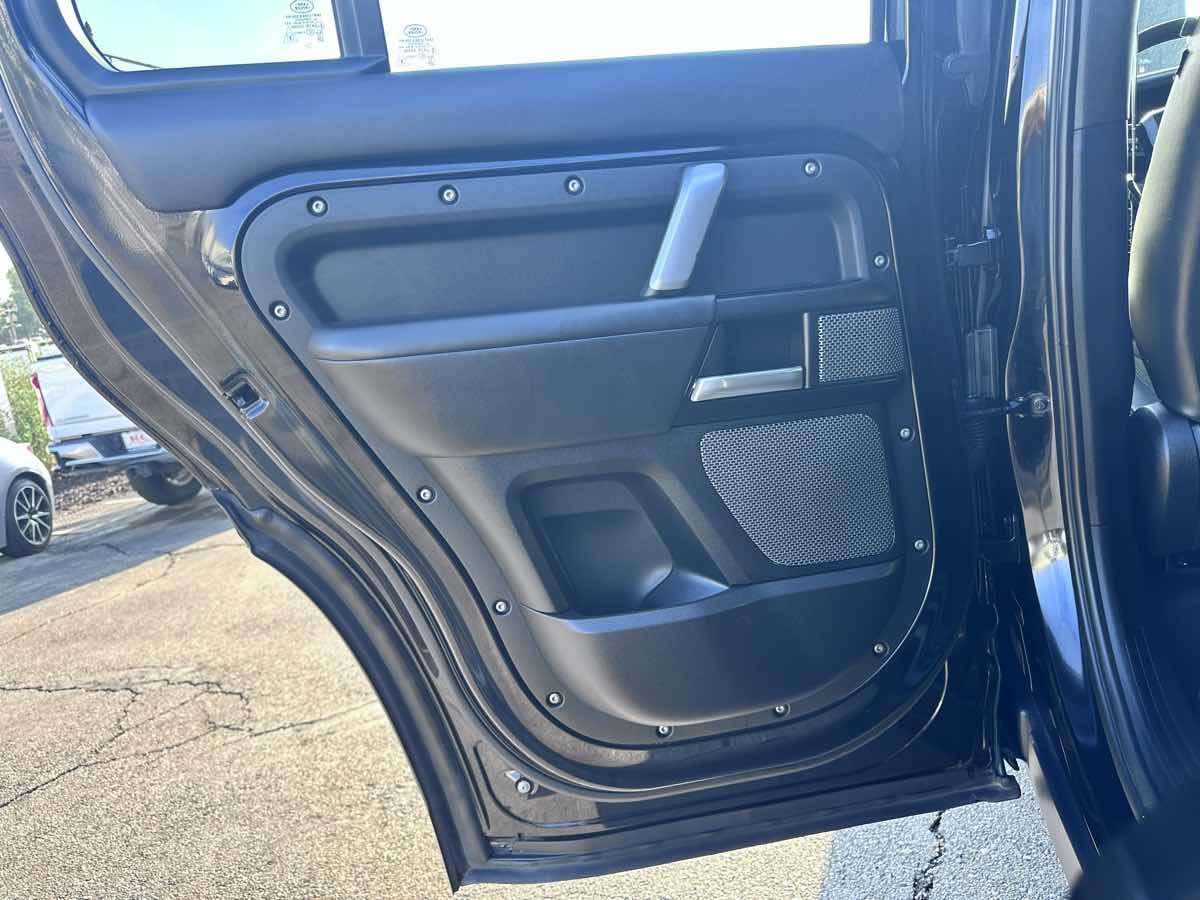 2022 Land Rover Defender V8 photo 8