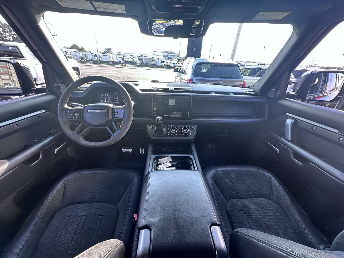 2022 Land Rover Defender V8 photo 11