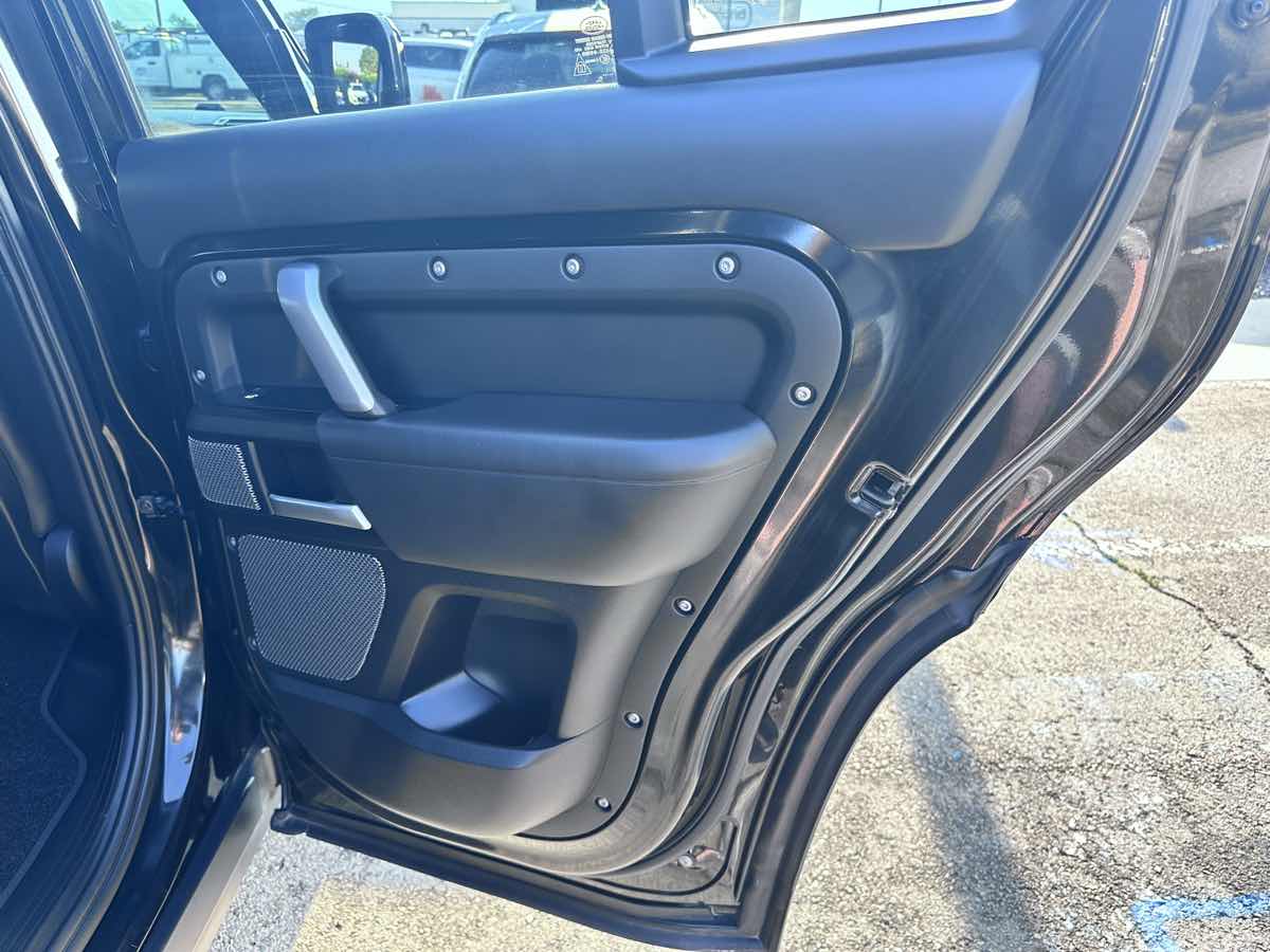 2022 Land Rover Defender V8 photo 15