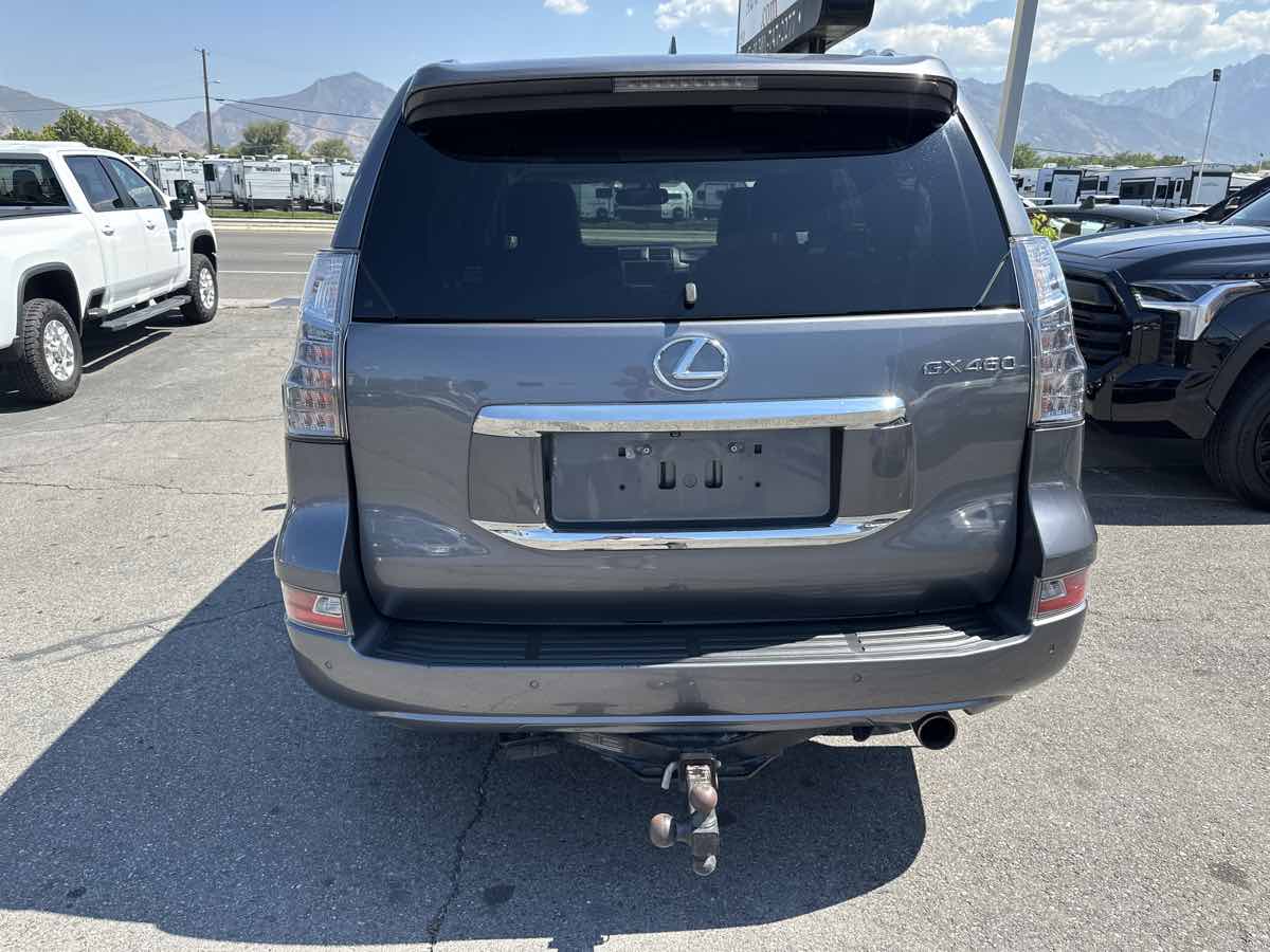 2017 Lexus GX 460 Luxury photo 2