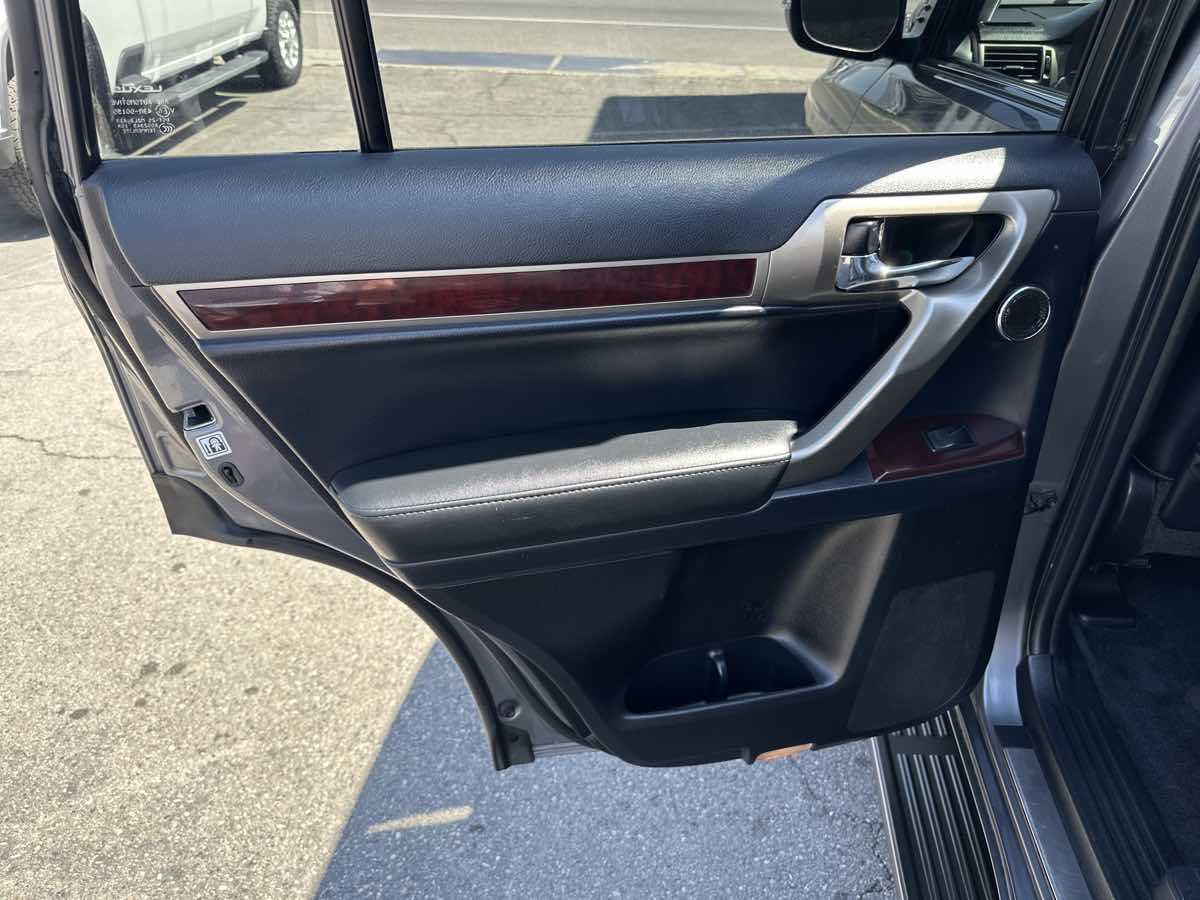 2017 Lexus GX 460 Luxury photo 8
