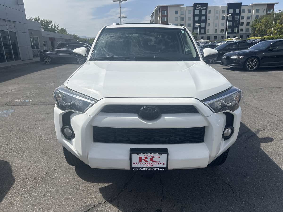 2016 Toyota 4Runner SR5 photo 2