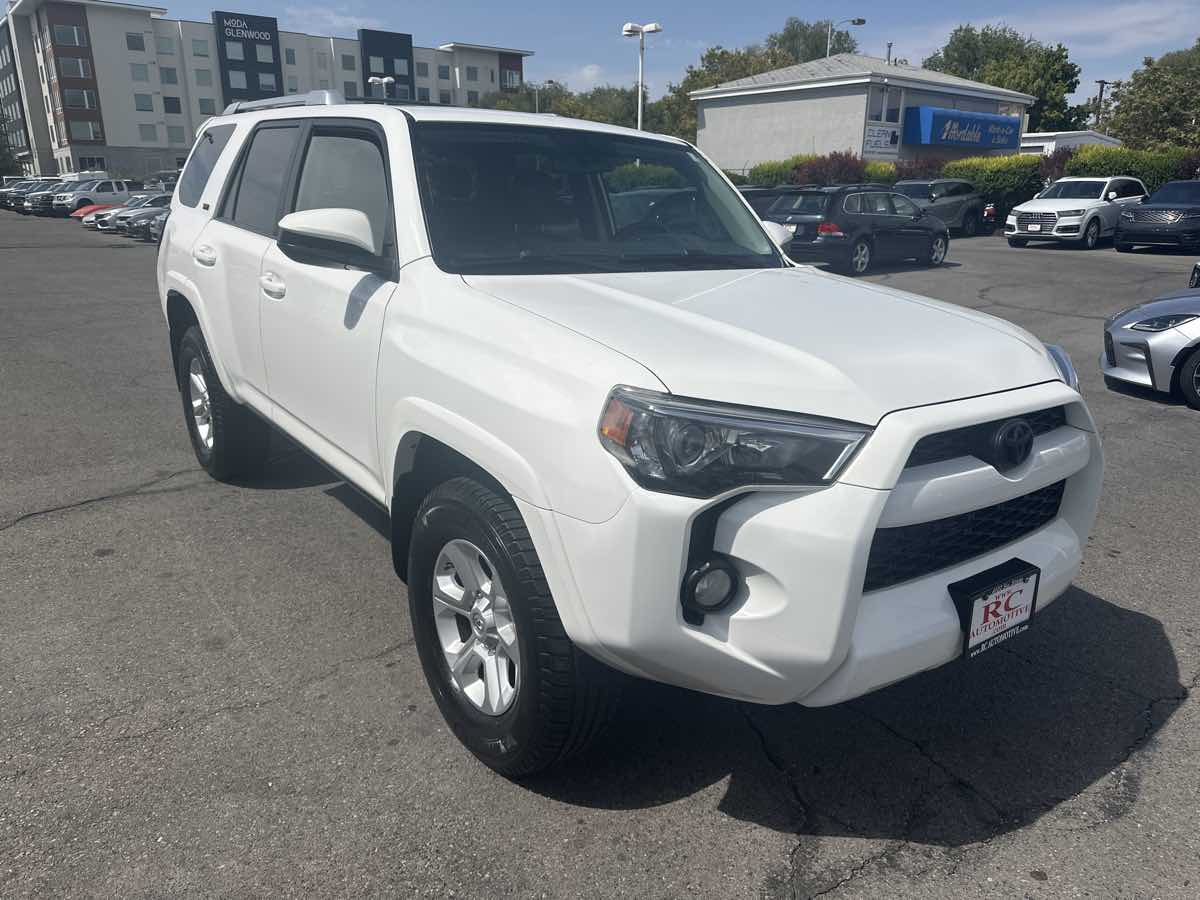 2016 Toyota 4Runner SR5 photo 3