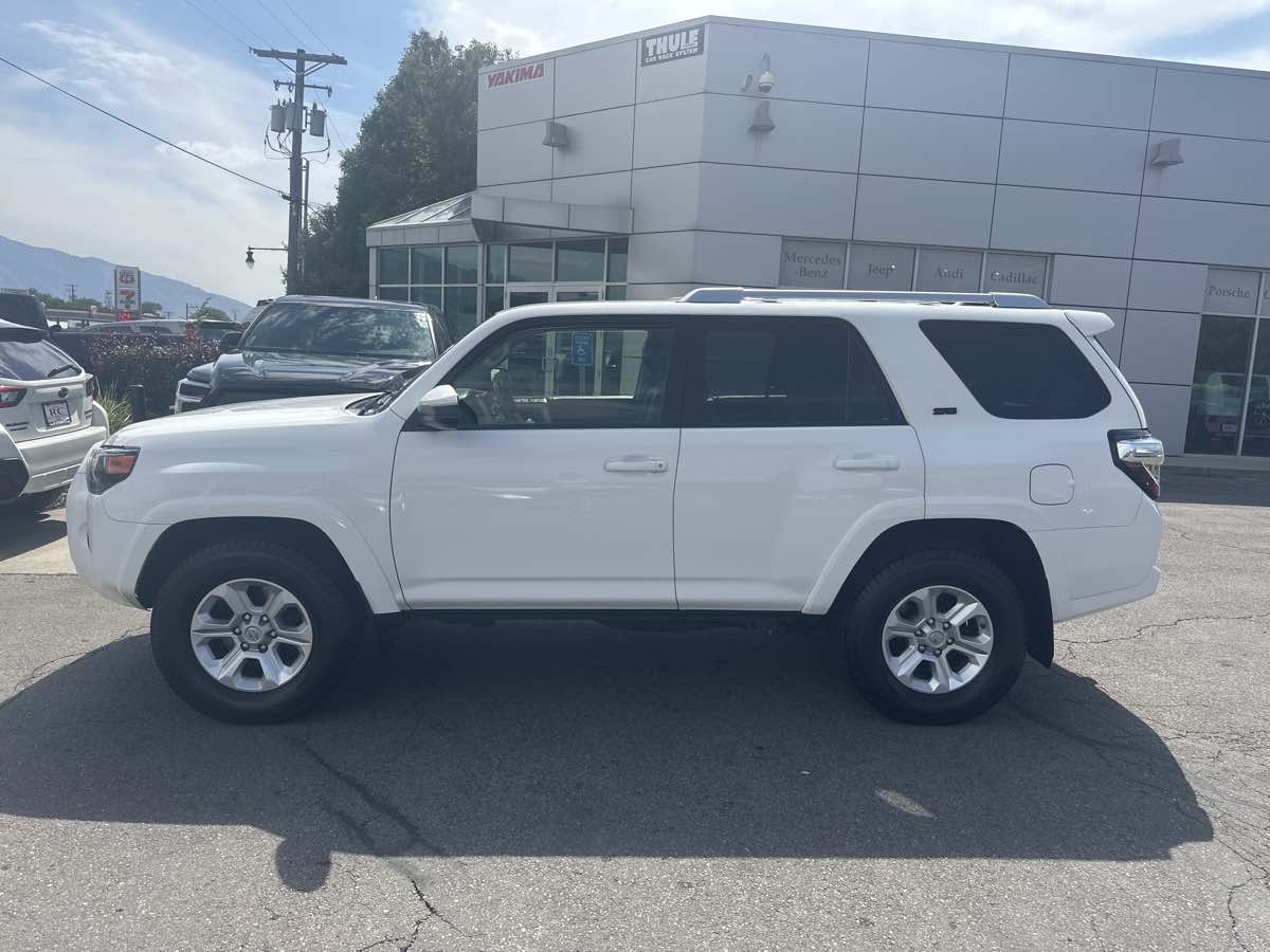 2016 Toyota 4Runner SR5 photo 8