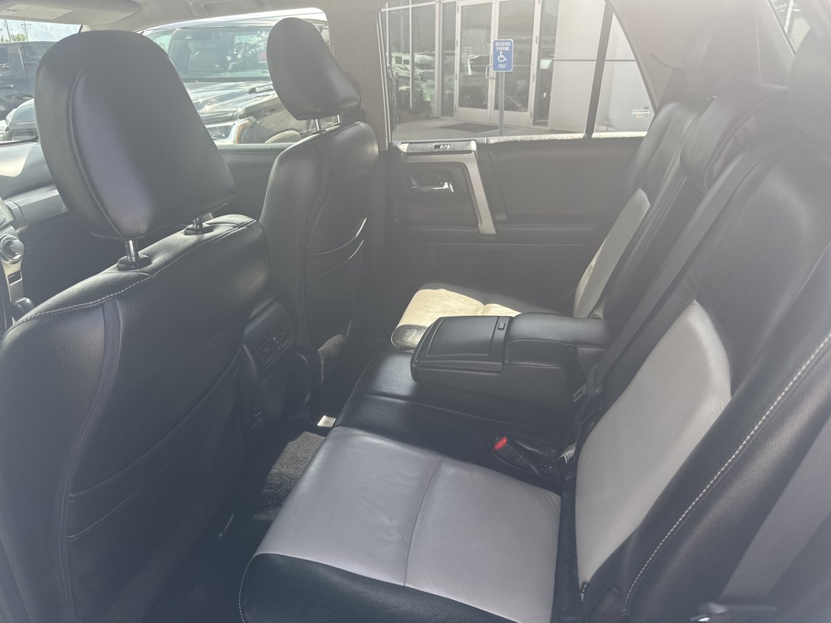 2016 Toyota 4Runner SR5 photo 13