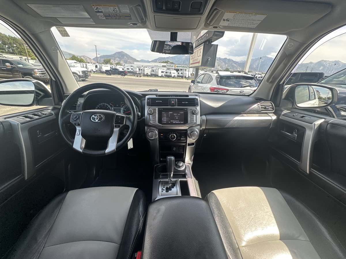 2016 Toyota 4Runner SR5 photo 14