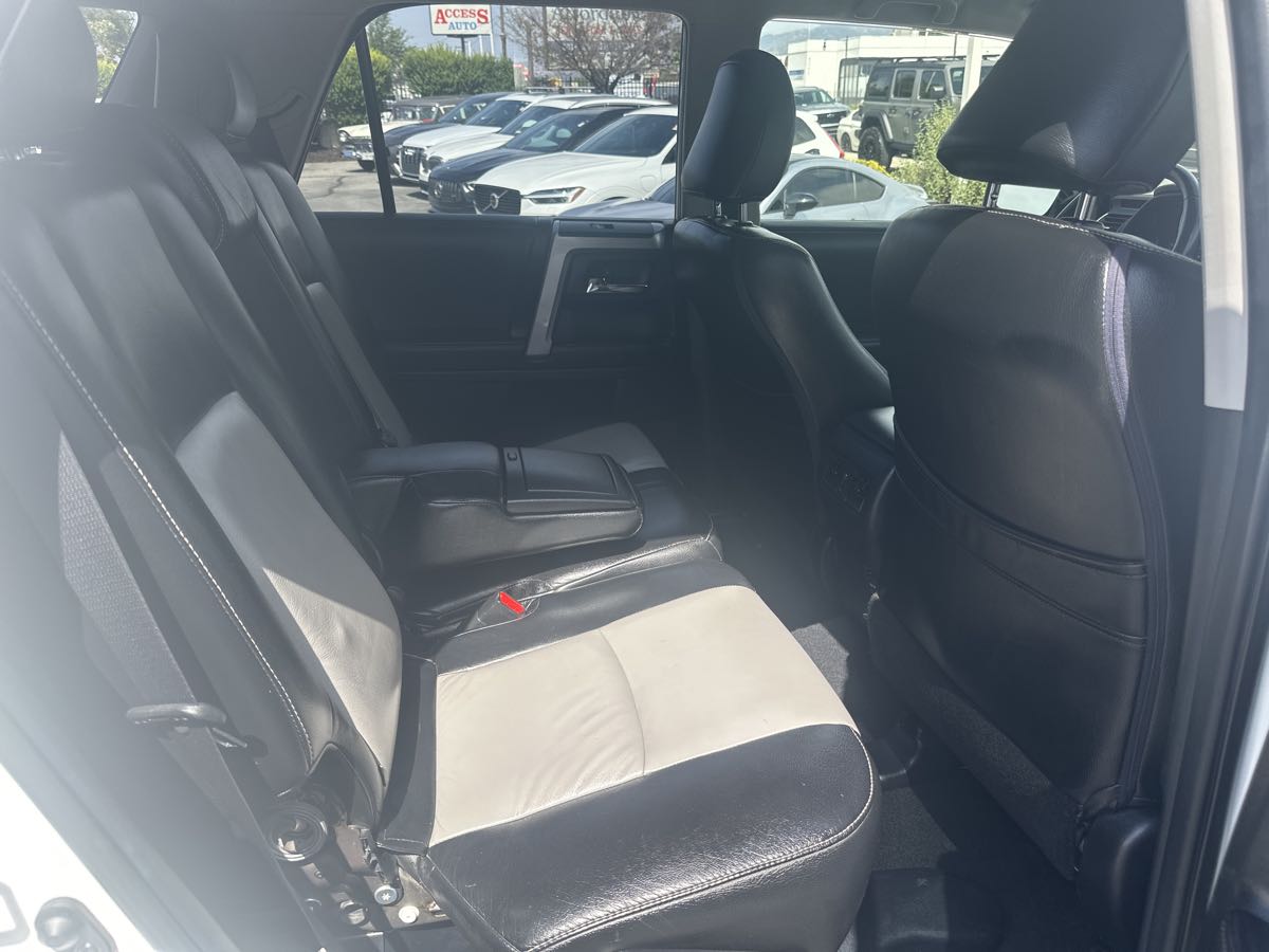 2016 Toyota 4Runner SR5 photo 17