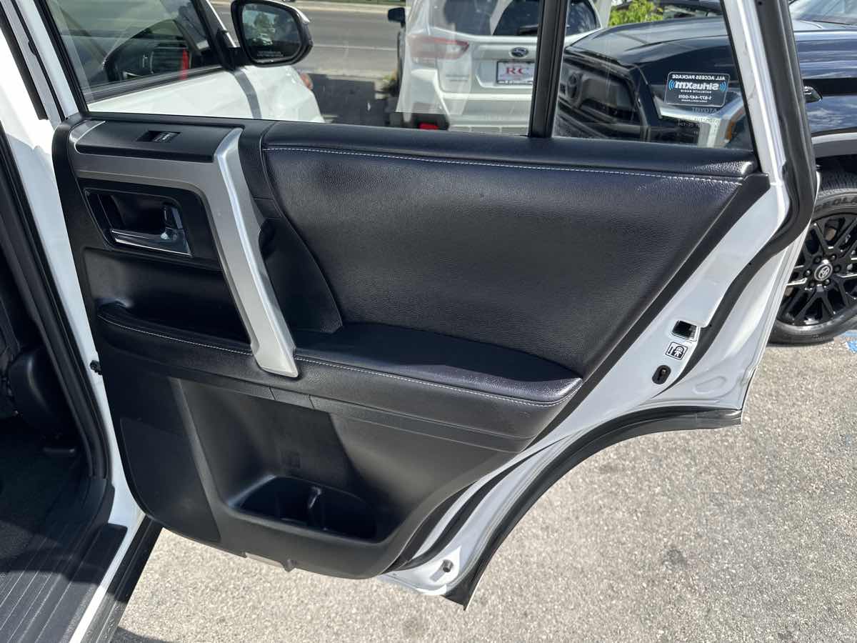 2016 Toyota 4Runner SR5 photo 18