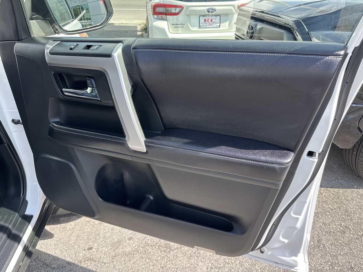 2016 Toyota 4Runner SR5 photo 20