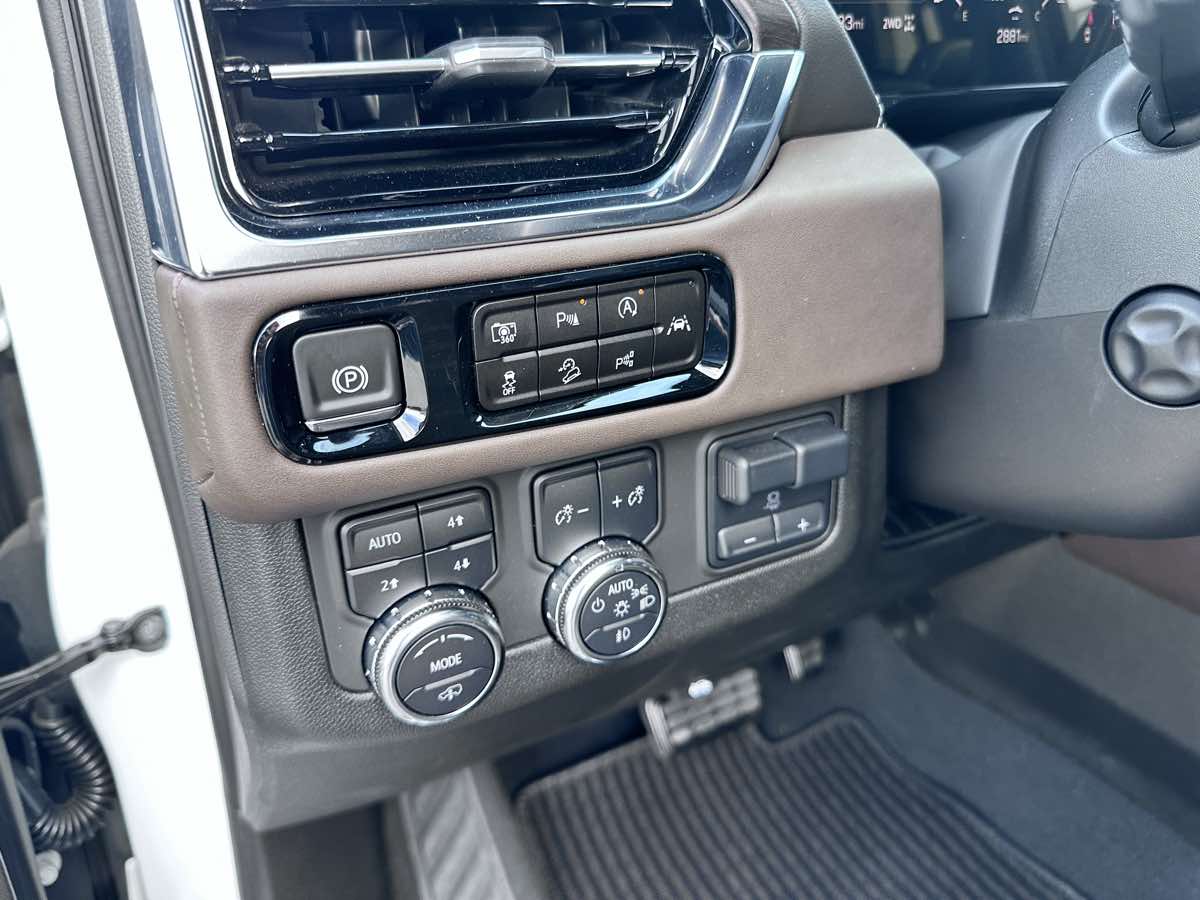 2025 Gmc Yukon Denali Ultimate photo 10