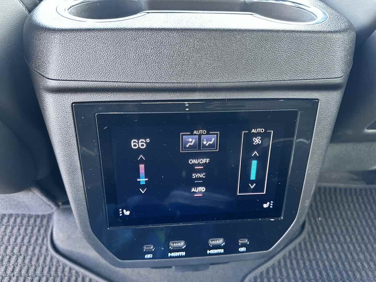 2025 Gmc Yukon Denali Ultimate photo 15